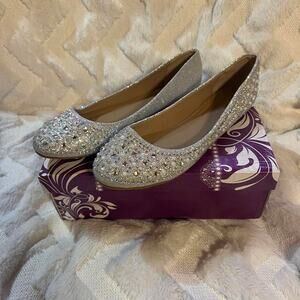NWT Forever silver "Crunch" ballet flats